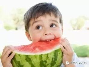 萌娃吃瓜怎么吃,解锁夏日吃瓜新姿势