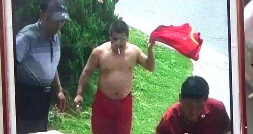 吃瓜微笑哥救人,彰显人间大爱