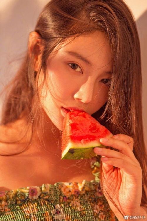 青州吃瓜大嫂视频,一场网络爆红的乡村美食盛宴